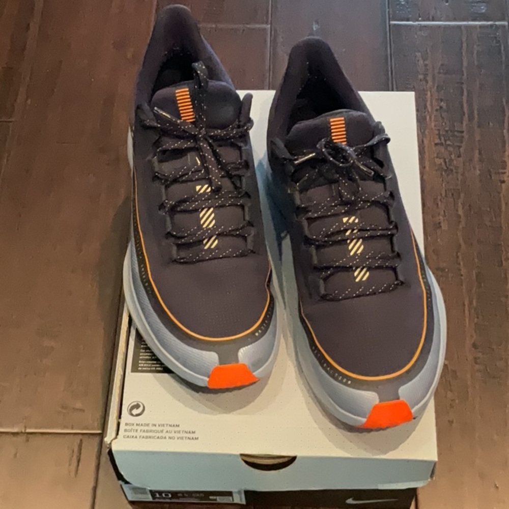 Nike Zoom Winflo 6 Shield - Size 10